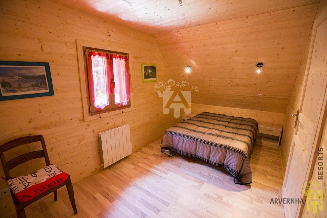Chalet Des Noisettes Murol Exterior photo